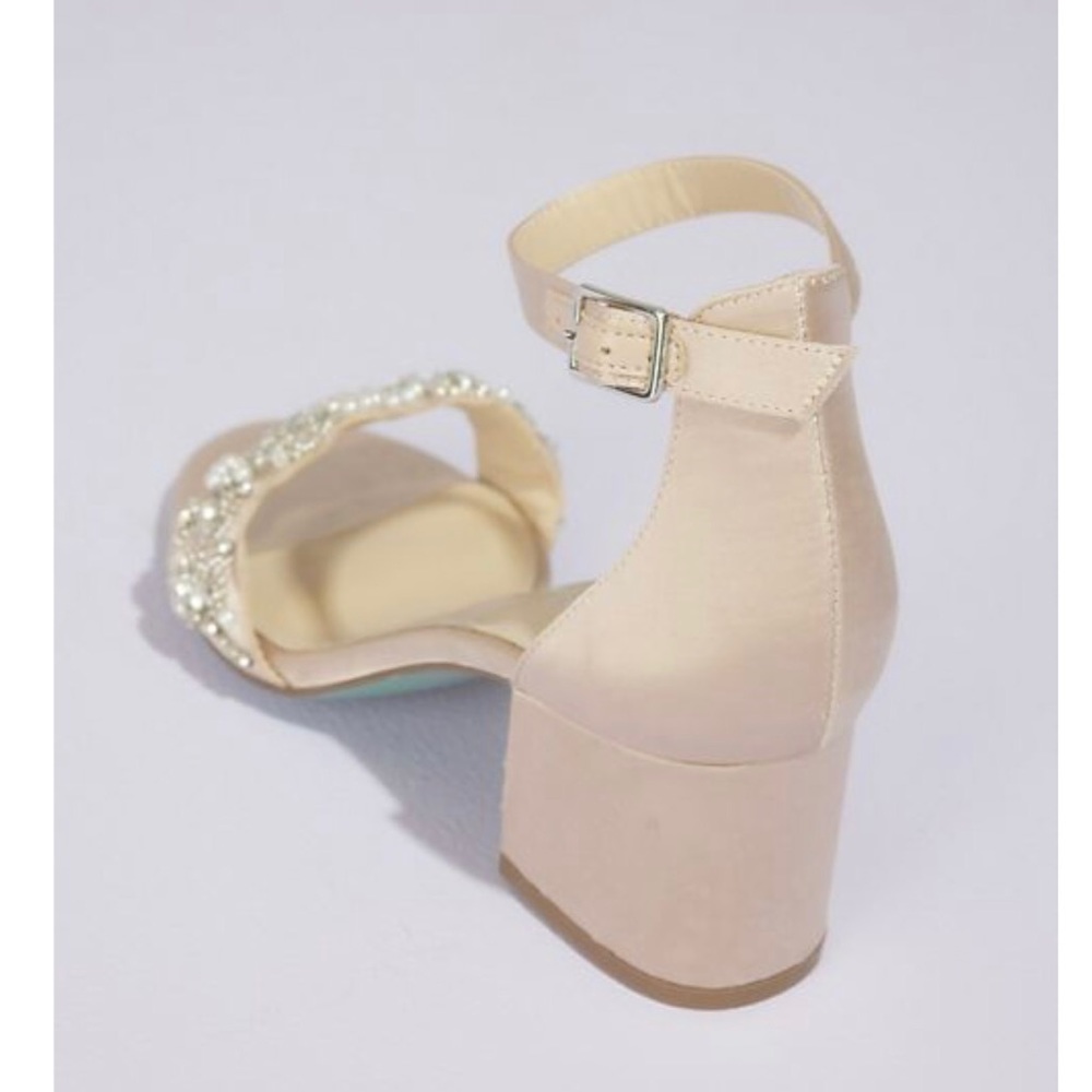 NWT BETSEY crystal strap satin block heel sandals color Champagne size 8